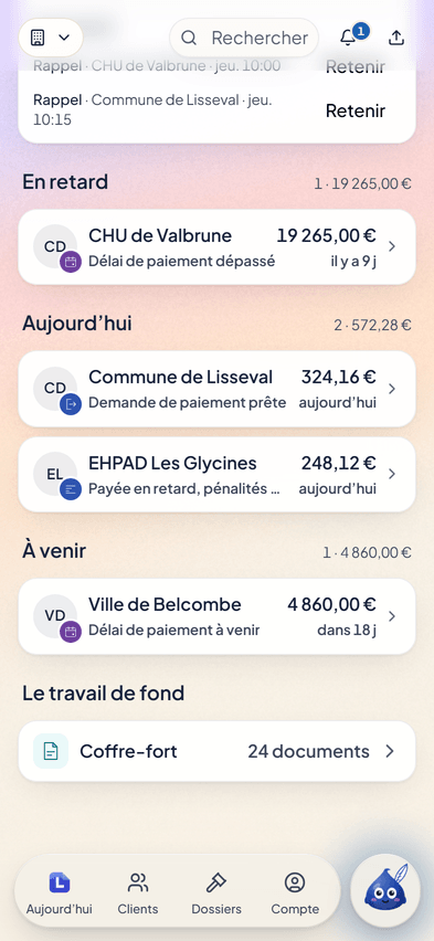 Les cartes des clients publics, dans un exemple fictif : un hôpital dont le délai de paiement est dépassé, une demande de paiement prête pour une commune, une facture payée en retard.