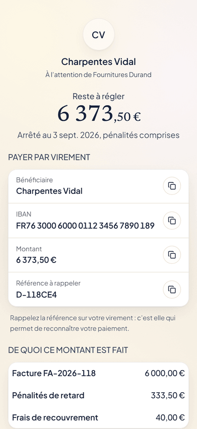 La page de paiement que reçoit votre client : votre nom, le reste à régler, 6 373,50 €, et les coordonnées du virement, chacune avec un bouton pour la copier.